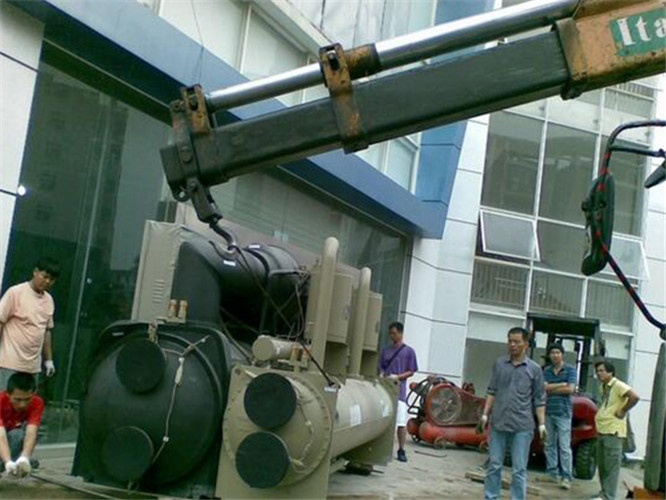 天峨县随车吊和汽车吊的核心区别是什么？哪种更省钱？